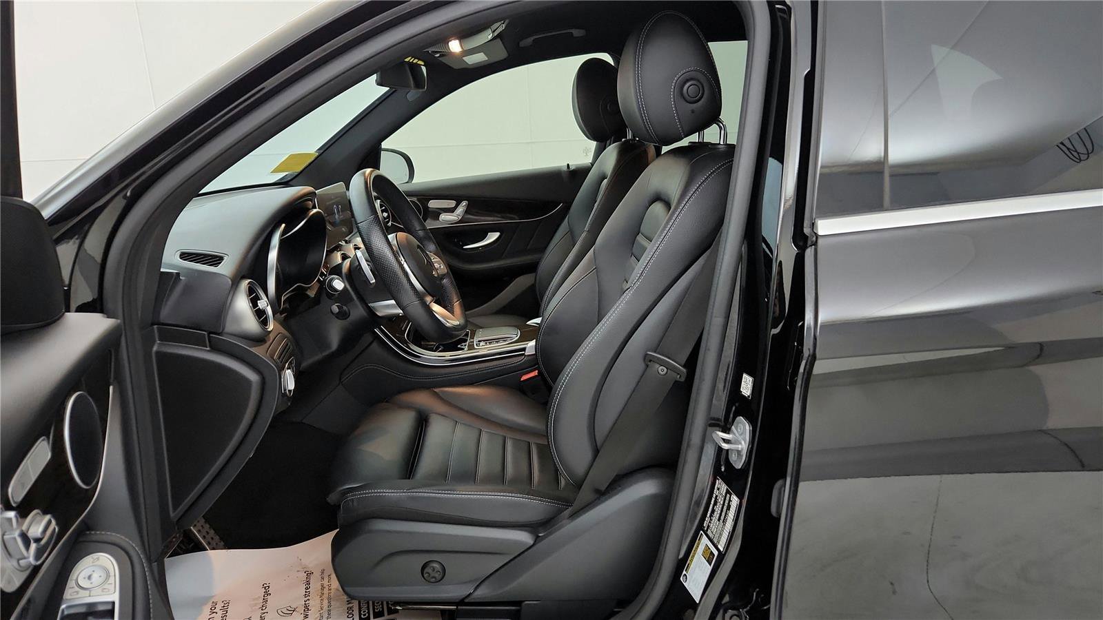 Used 2020 Mercedes-Benz GLC 300 4MATIC image 23