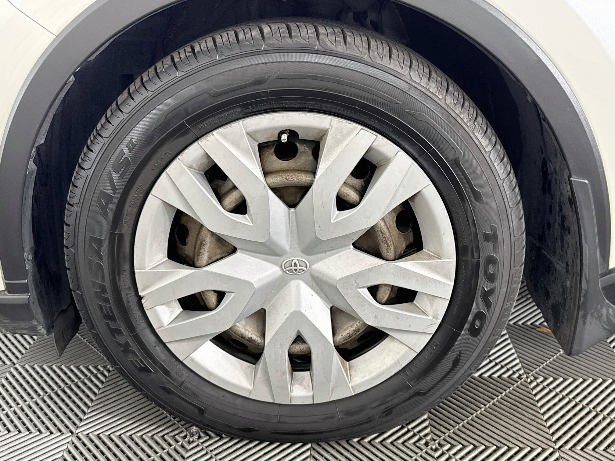 Used 2020 Toyota C-HR LE FWD image 35
