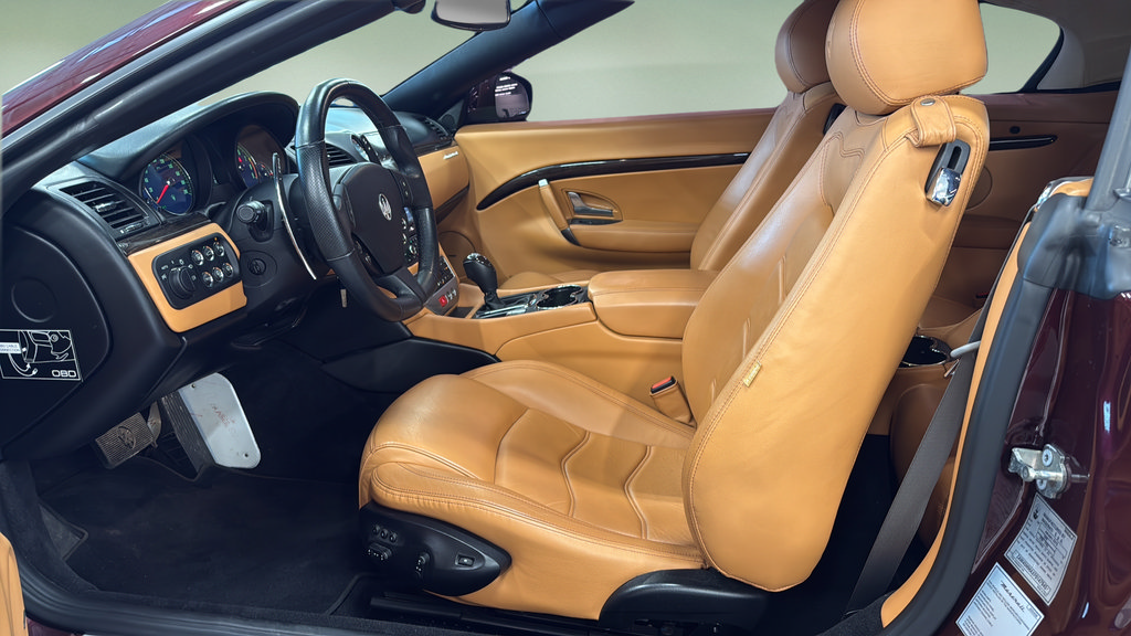 Used 2015 Maserati GranTurismo Convertible RWD image 31