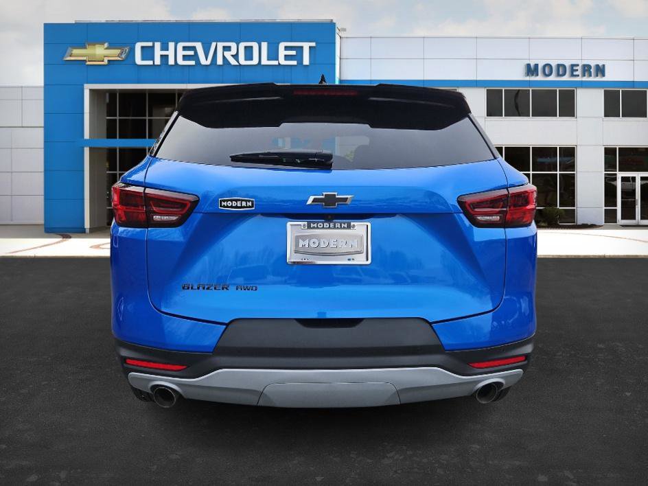 New 2025 Chevrolet Blazer LT w/ Midnight/Sport Edition image 4