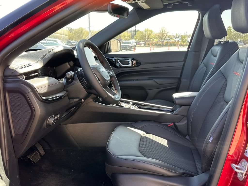 New 2026 Jeep Compass Trailhawk w/ Sun, Sound & Navigation Group AWD/4WD image 11