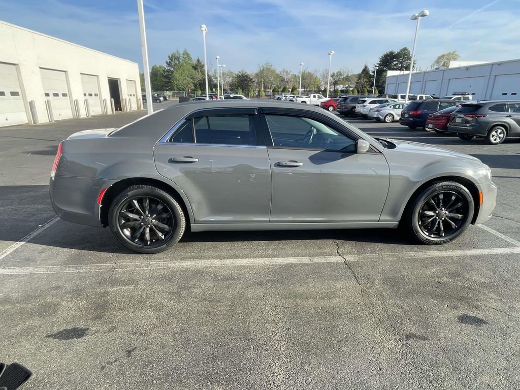 Used 2018 Chrysler 300 Touring w/ Driver Convenience Group image 11