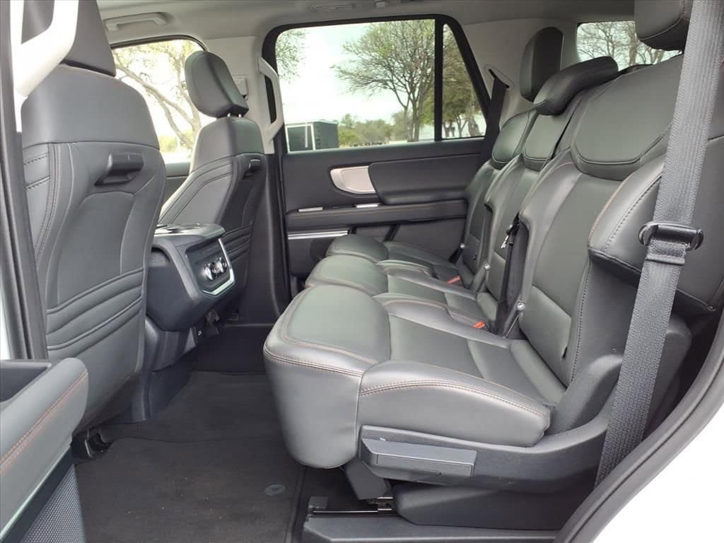 Used 2025 Ford Expedition Active AWD/4WD image 28