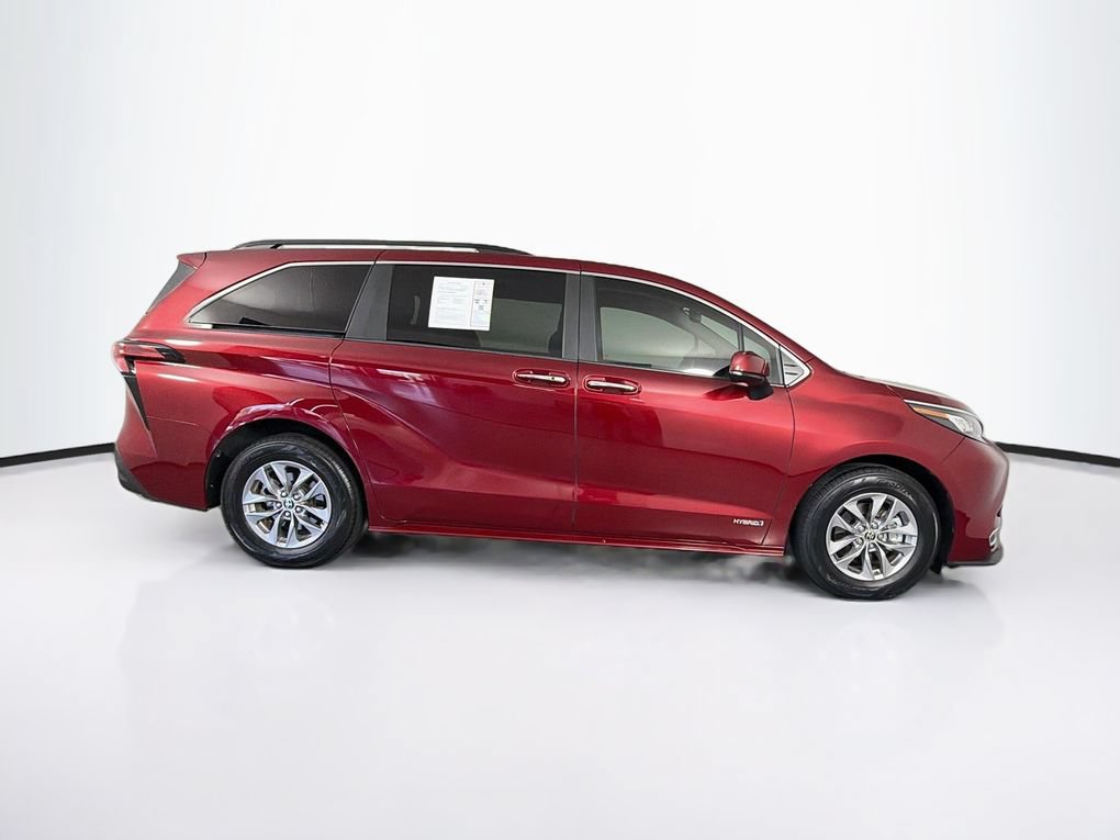 Used 2021 Toyota Sienna XLE FWD image 11