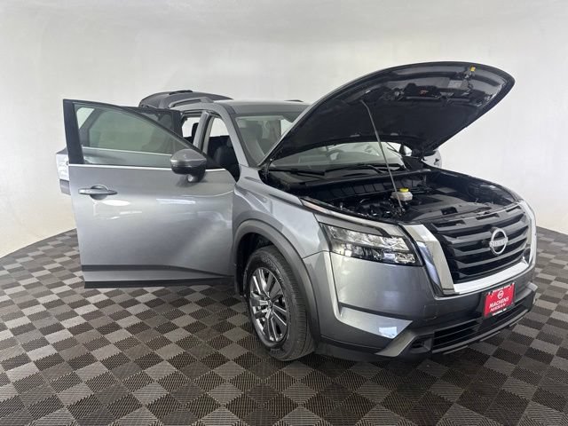 Certified 2025 Nissan Pathfinder SV w/ Cargo Package AWD/4WD image 13