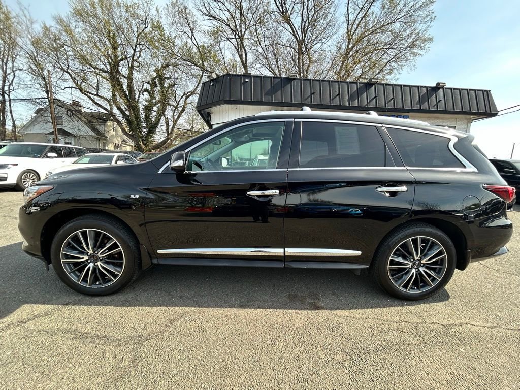 Used 2017 INFINITI QX60 Luxe w/ Deluxe Technology Package image 3