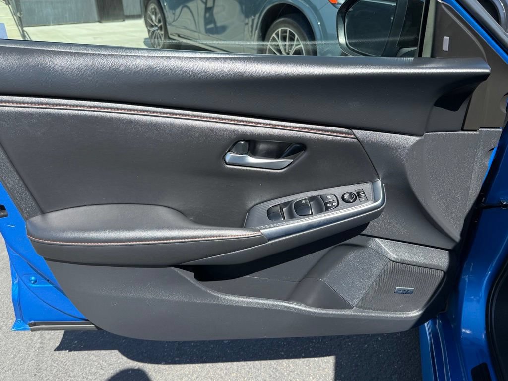 Used 2025 Nissan Sentra SR w/ SR Premium Package FWD image 31