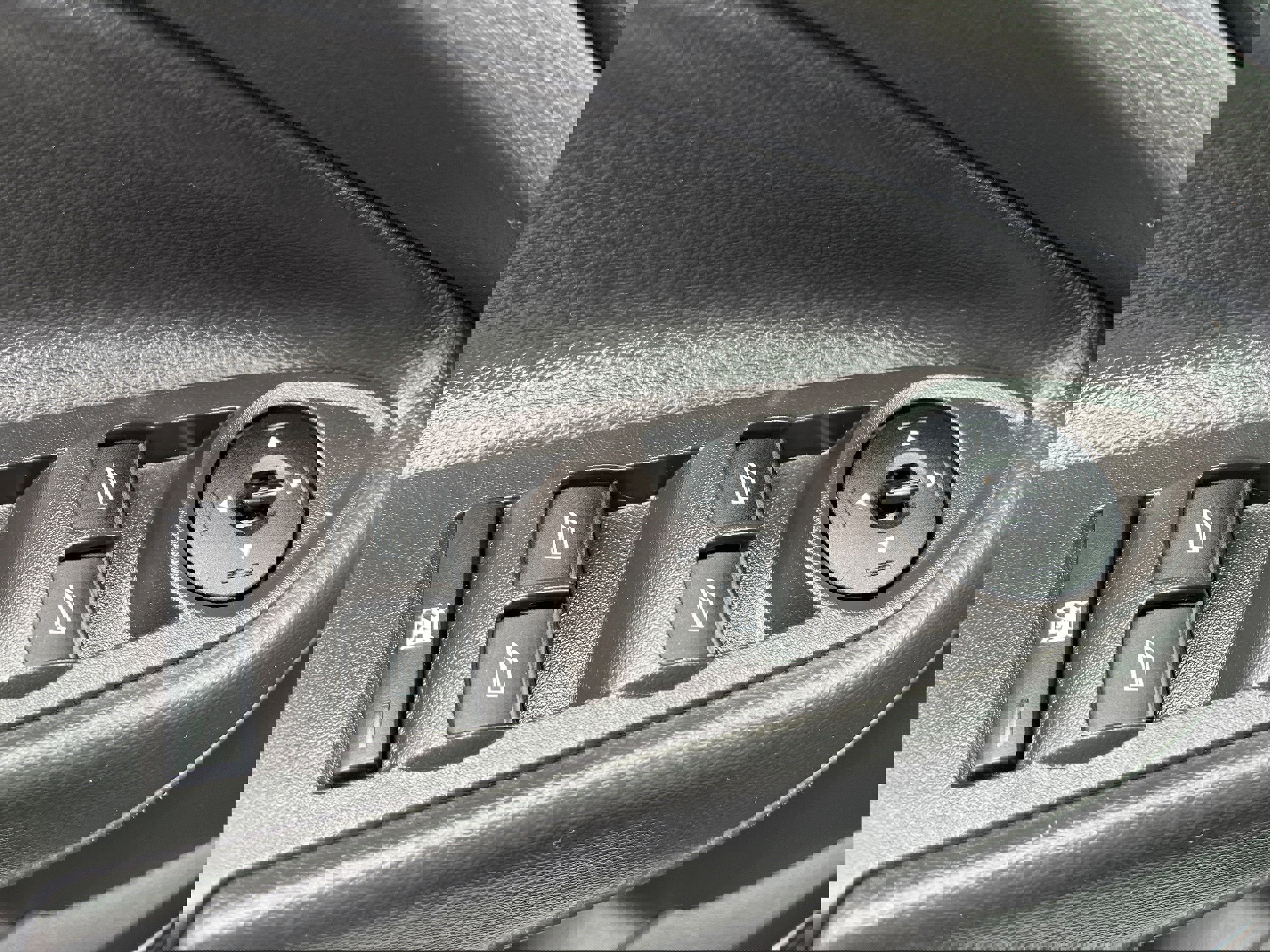 Certified 2018 Ford Escape SE w/ Ford Safe & Smart Package image 23