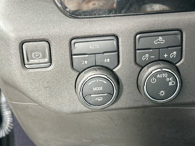 Used 2023 Chevrolet Silverado 1500 LT AWD/4WD image 22