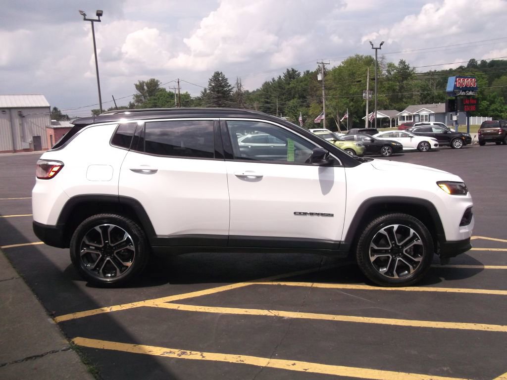 Used 2022 Jeep Compass Limited image 3