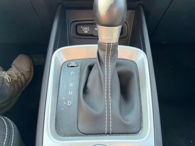 Used 2025 Hyundai Venue FWD image 33