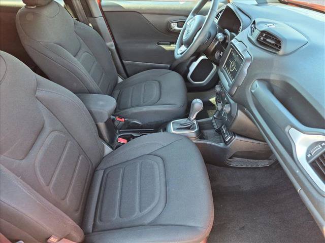 Used 2018 Jeep Renegade Latitude FWD image 20