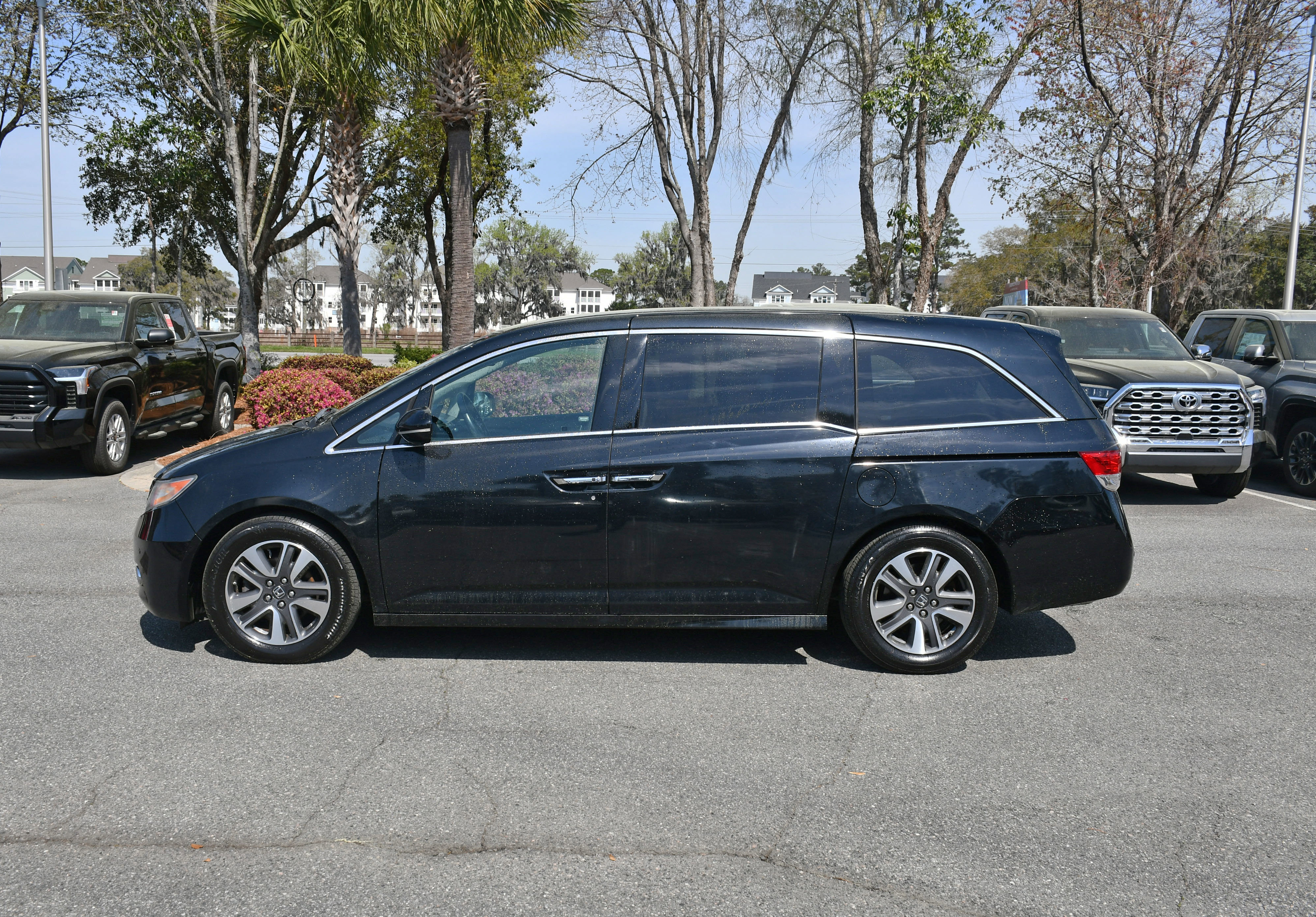 Used 2016 Honda Odyssey Touring Elite image 2