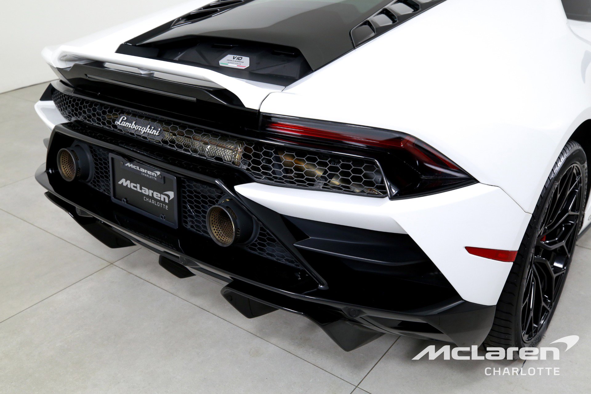 Used 2022 Lamborghini Huracan EVO RWD image 29