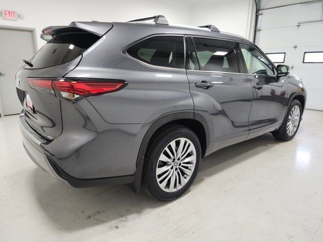Used 2023 Toyota Highlander Platinum image 13