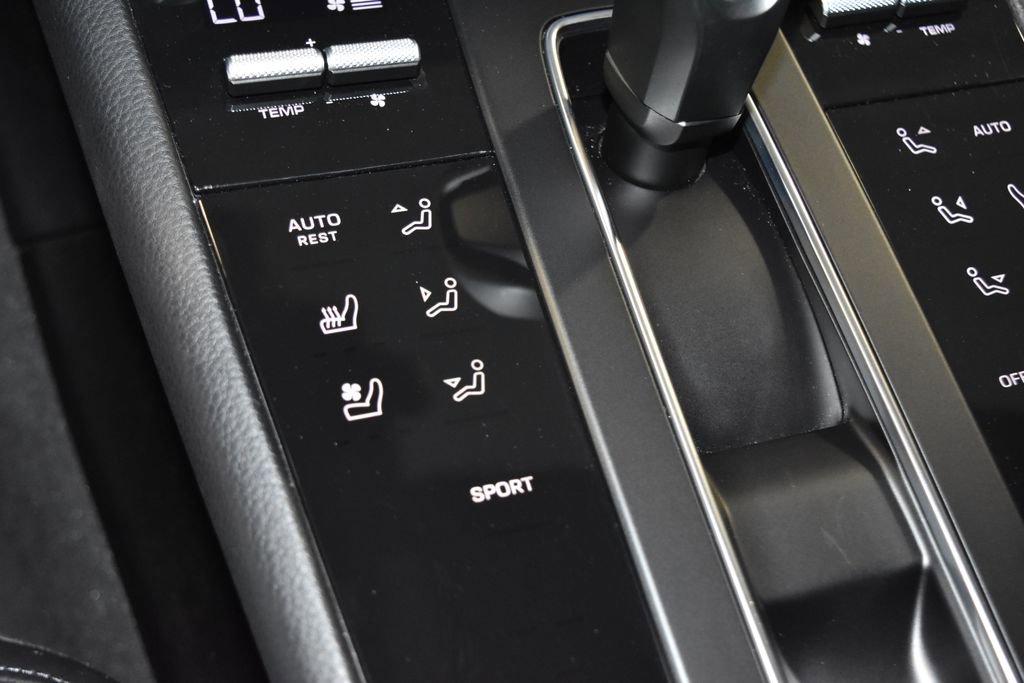 Certified 2025 Porsche Macan image 16