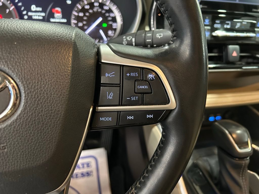 Used 2022 Toyota Highlander XLE AWD/4WD image 24