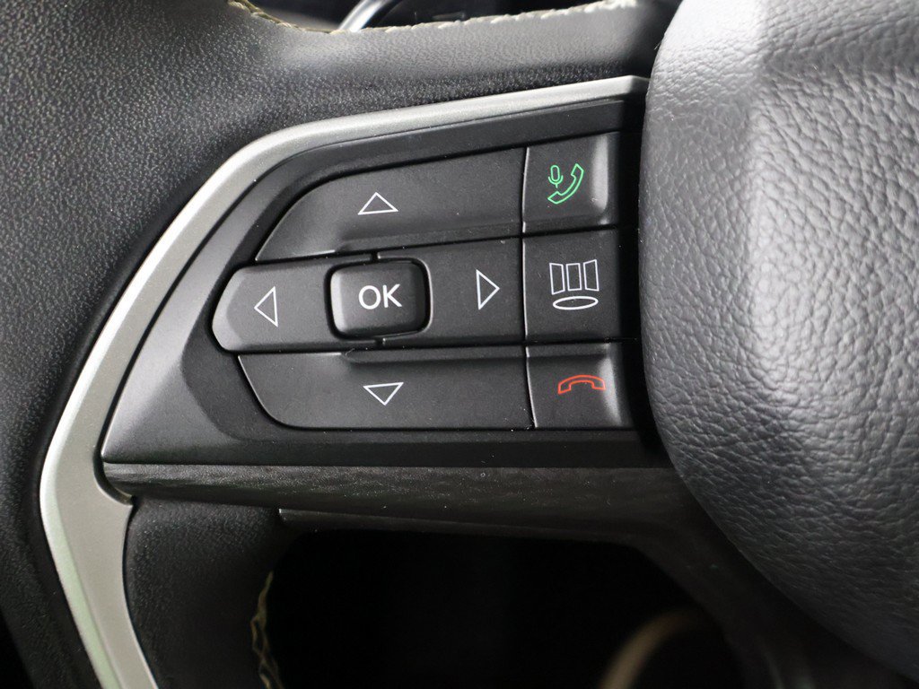 Used 2023 Jeep Grand Cherokee L Laredo AWD/4WD image 44