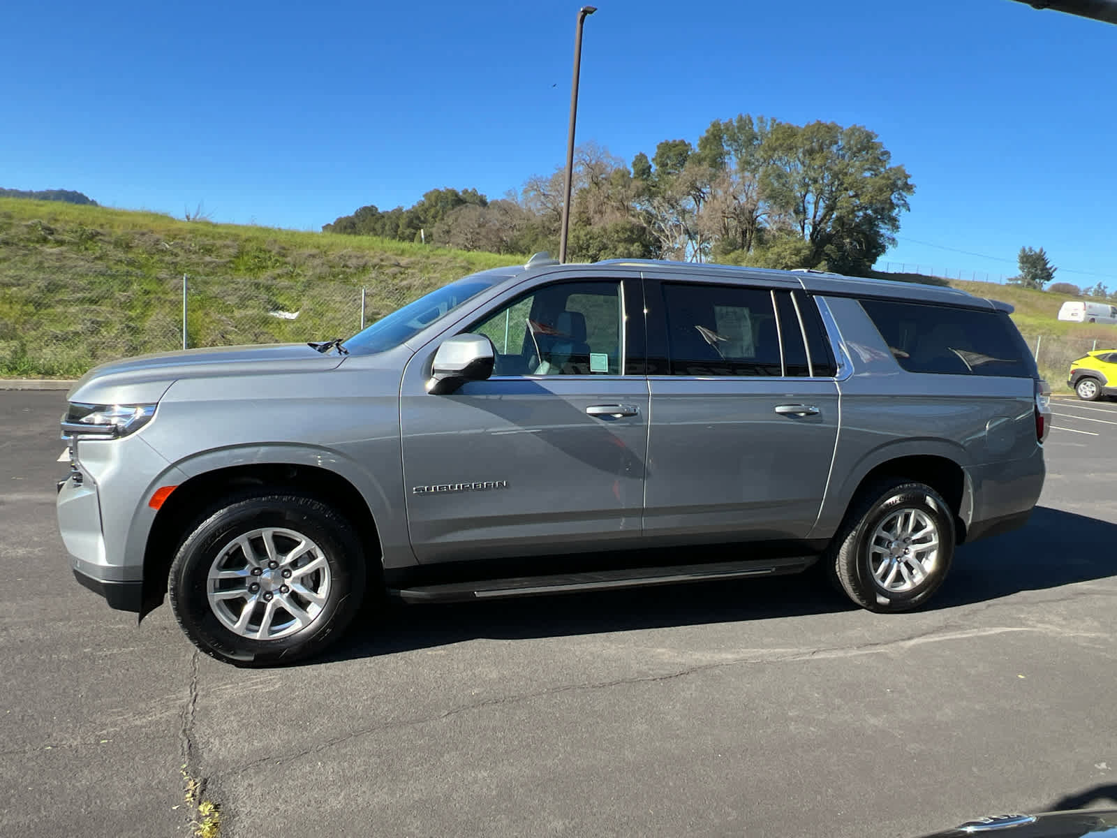 Used 2024 Chevrolet Suburban LT image 8
