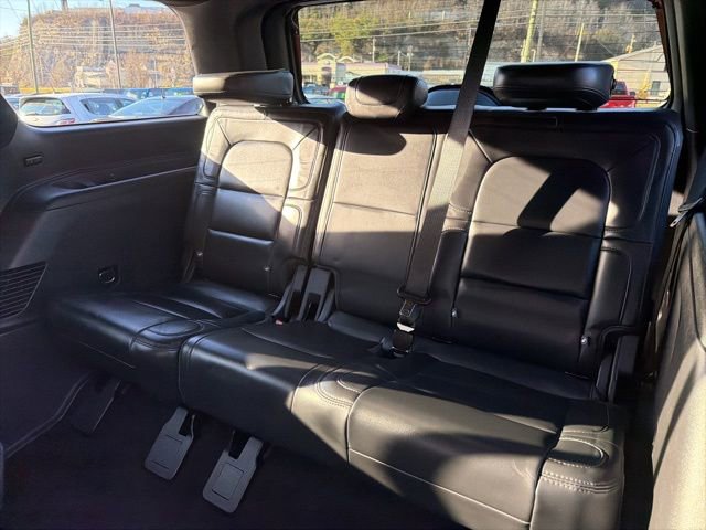 Used 2023 Lincoln Navigator Reserve AWD/4WD image 10