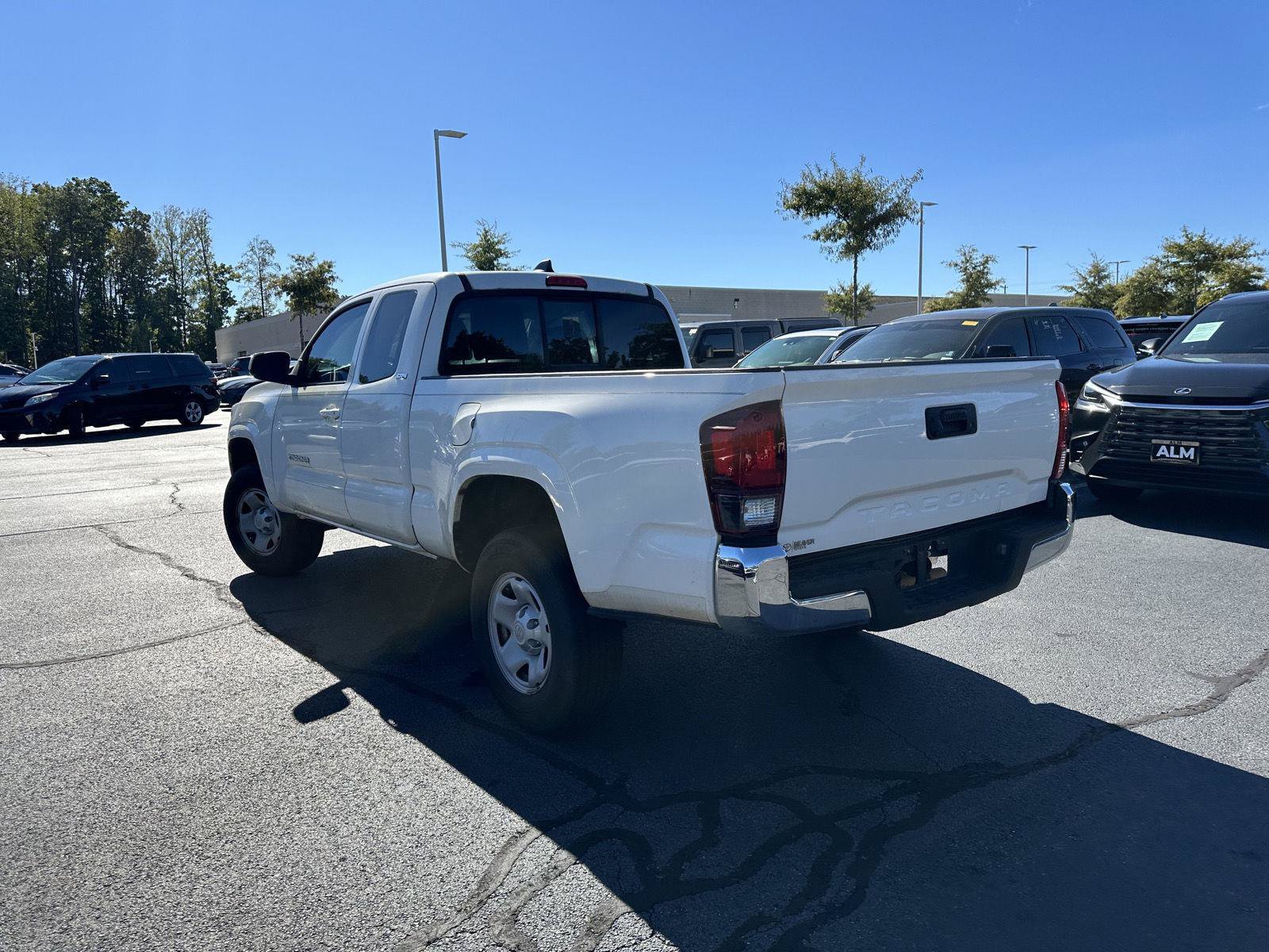 Used 2022 Toyota Tacoma SR5 RWD image 8