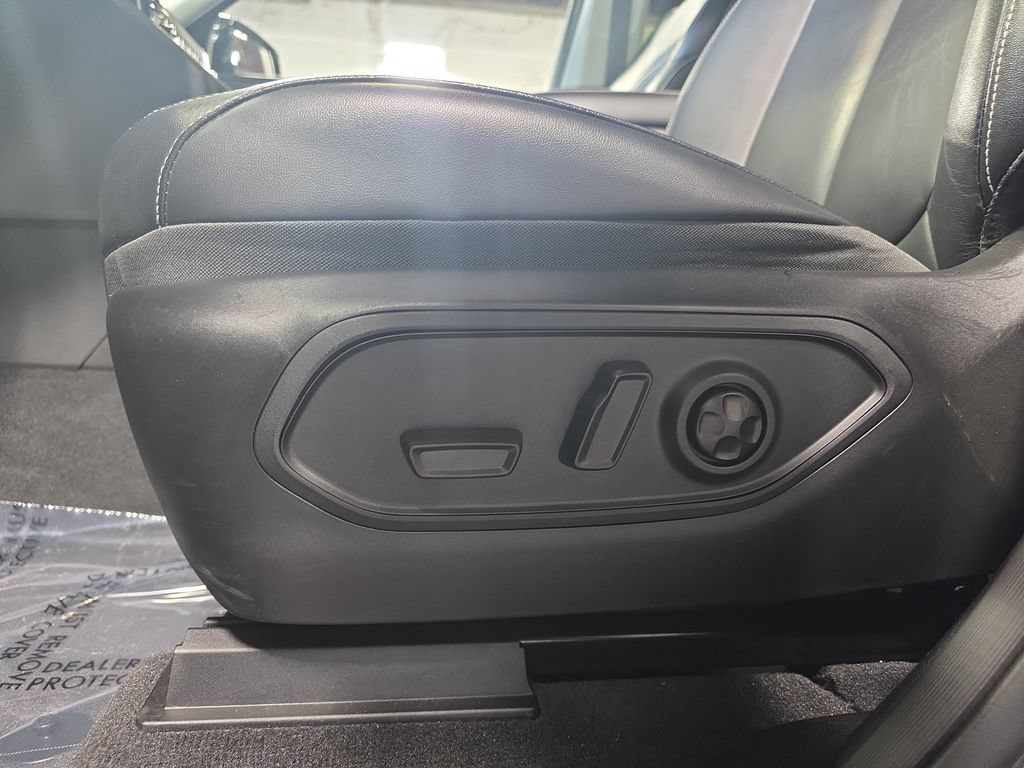 Used 2022 Jeep Grand Cherokee L Limited AWD/4WD image 30