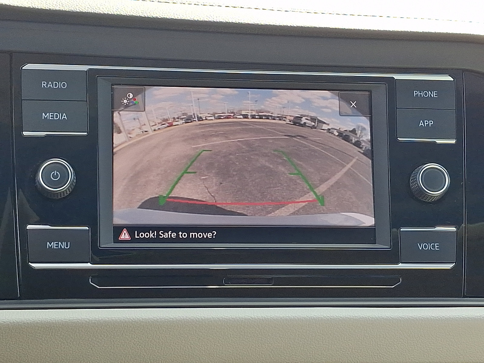 Used 2024 Volkswagen Jetta SE w/ Panoramic Sunroof Package image 19