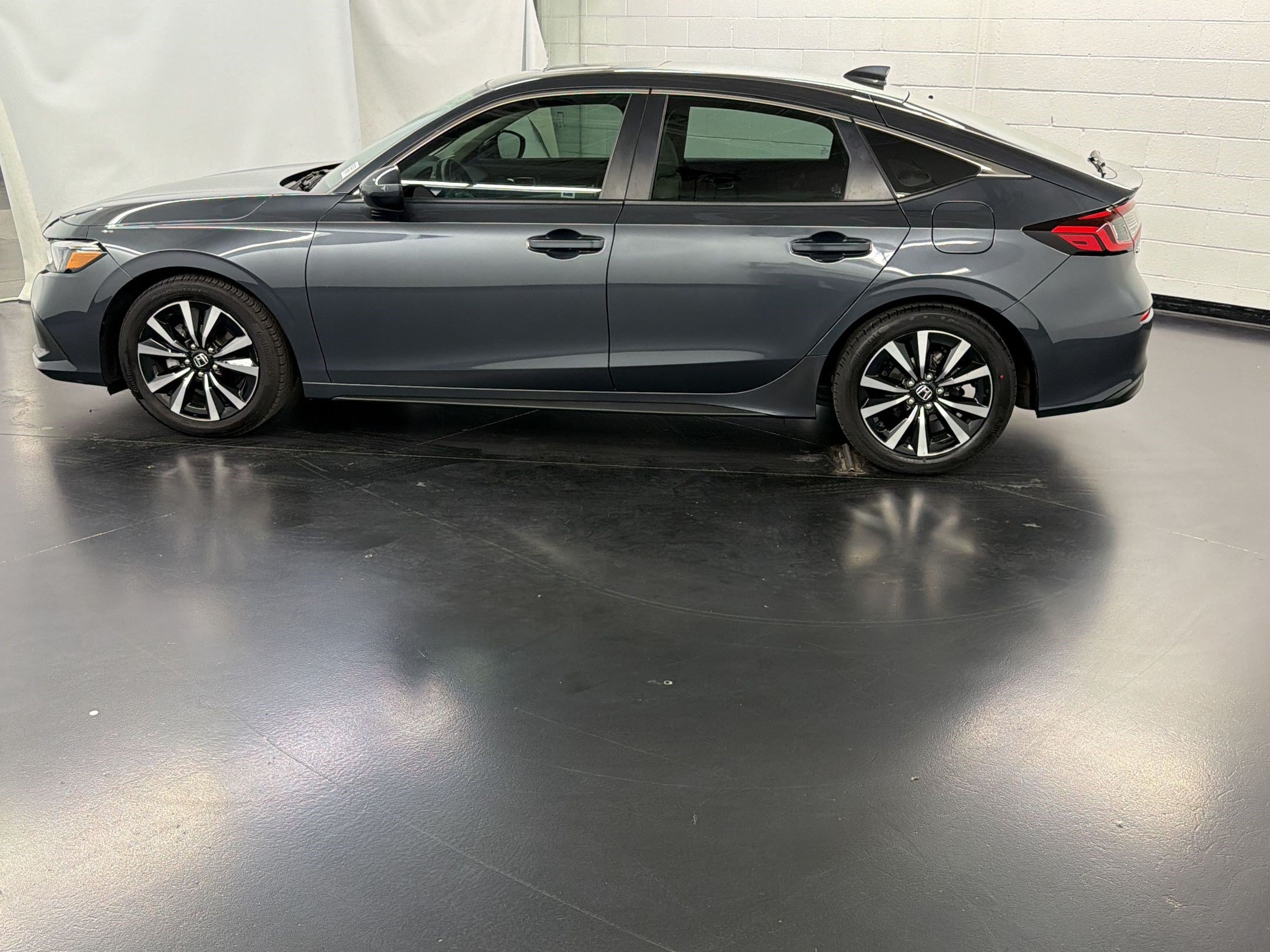 Certified 2024 Honda Civic EX-L image 2