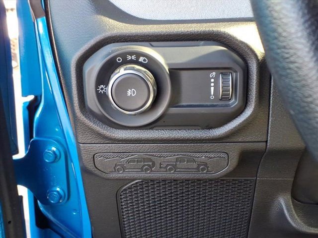 Used 2025 Jeep Wrangler Sport image 21