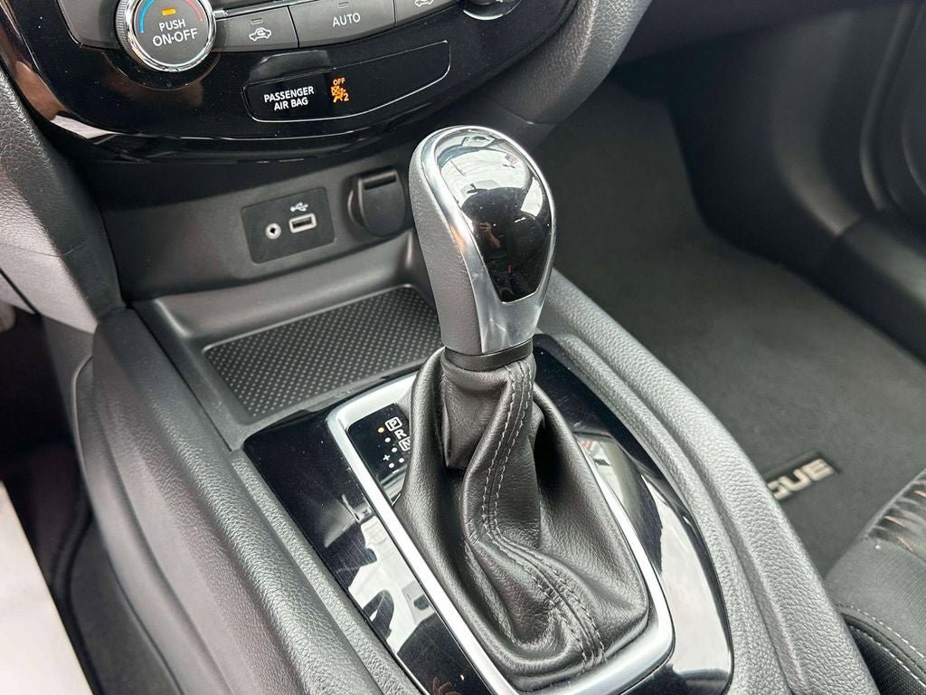 Used 2018 Nissan Rogue SV w/ Premium Package AWD/4WD image 30