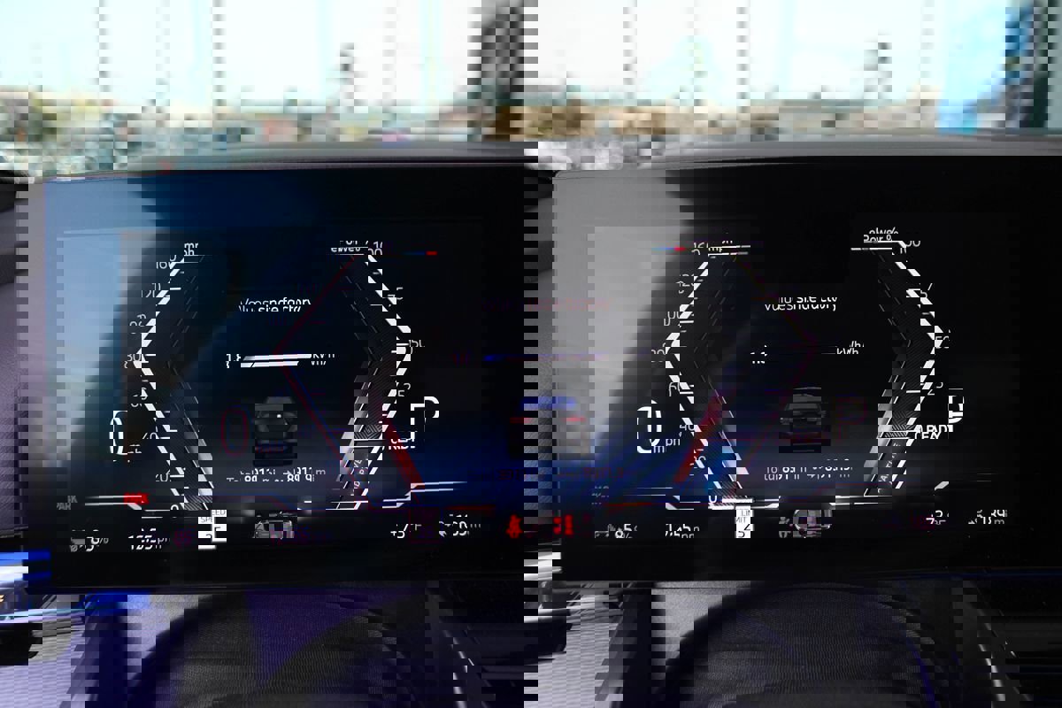 Used 2025 BMW i5 eDrive40i w/ M Sport Package image 19