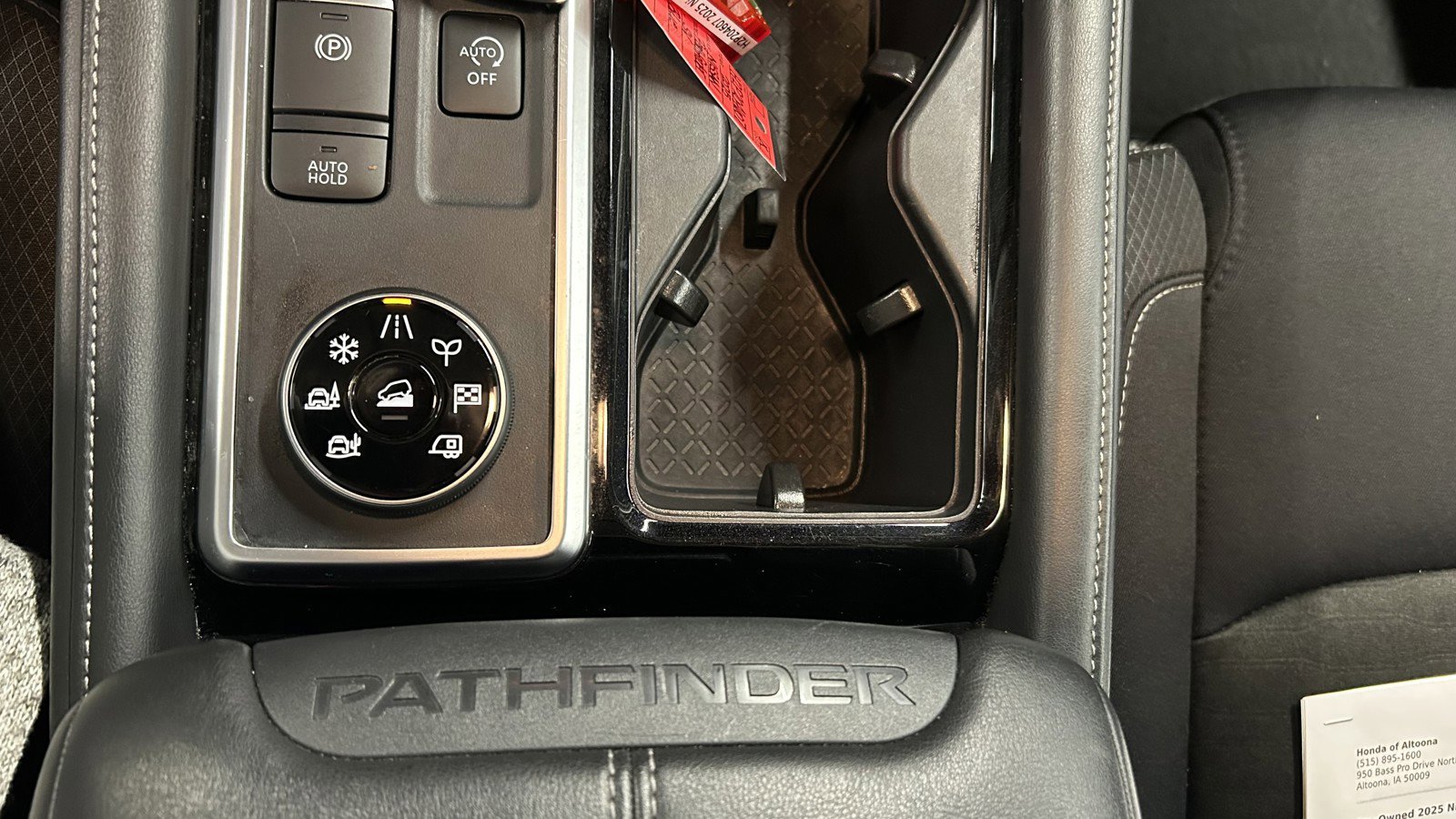 Used 2025 Nissan Pathfinder SV image 33