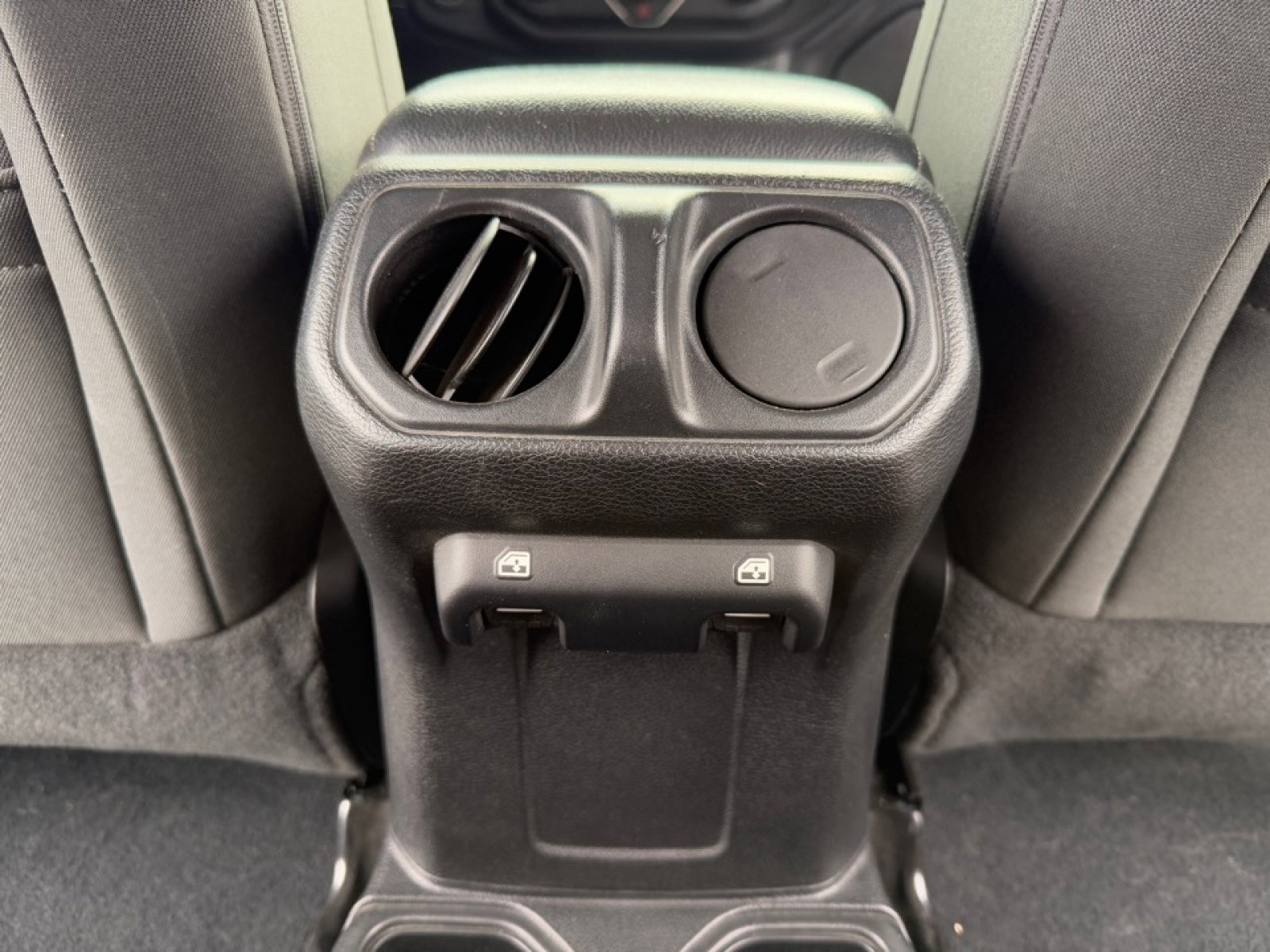 Used 2018 Jeep Wrangler Unlimited Sport S image 31