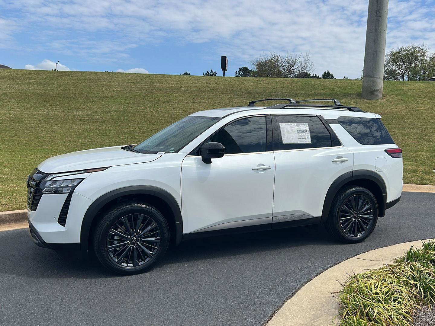 New 2026 Nissan Pathfinder SL w/ SL Premium Package image 3