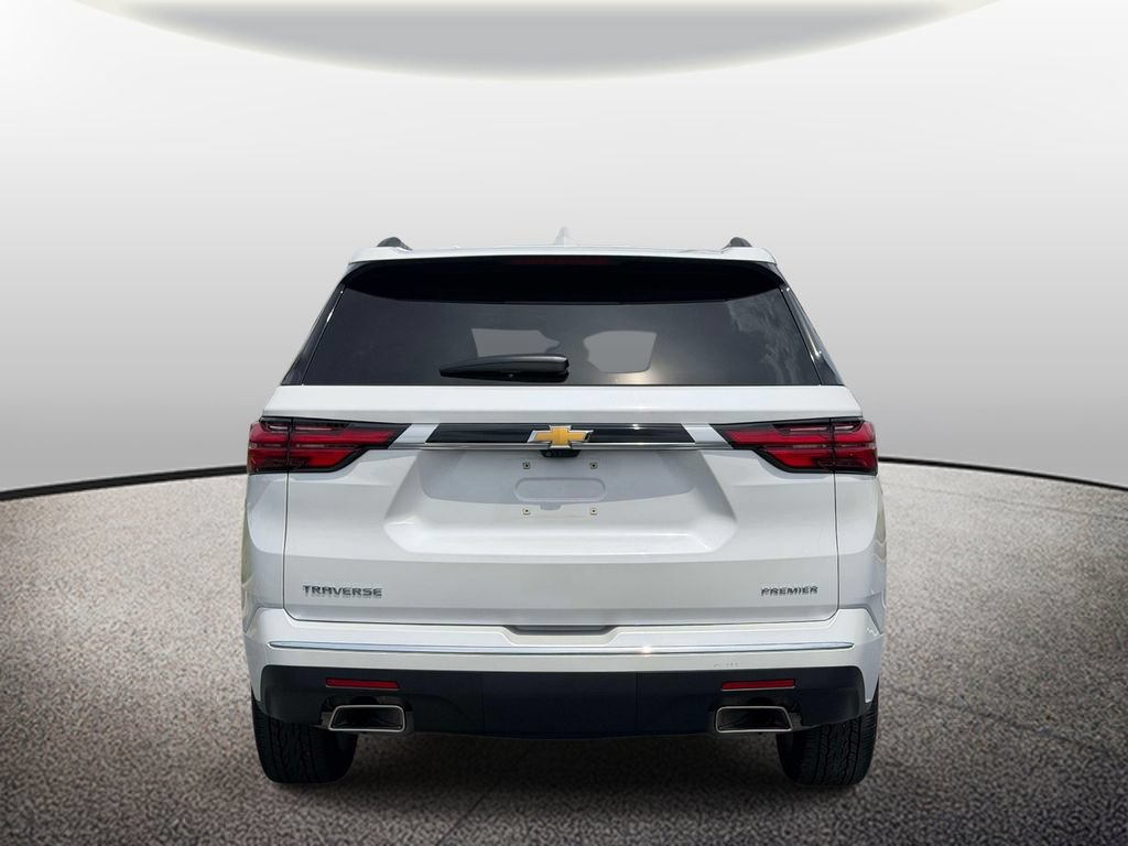 Used 2023 Chevrolet Traverse Premier FWD image 4