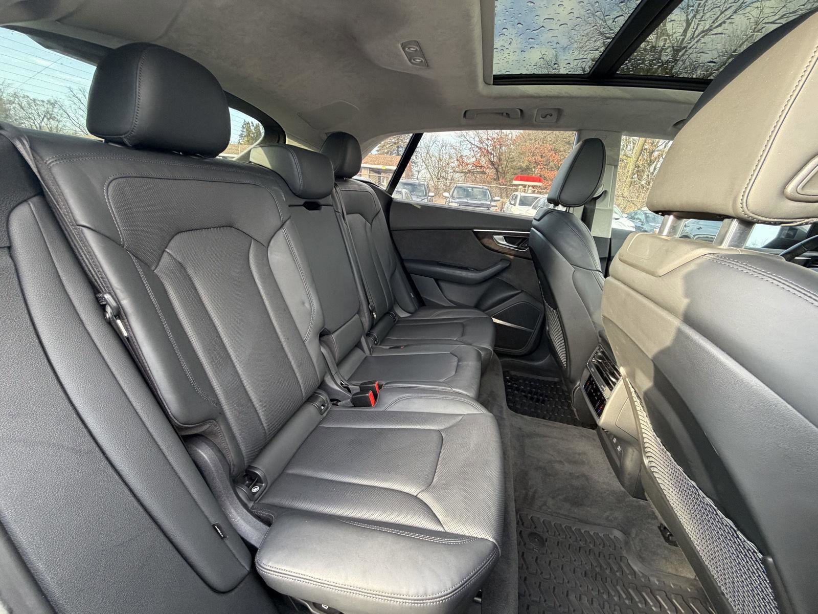 Used 2019 Audi Q8 Prestige w/ Luxury Package image 26