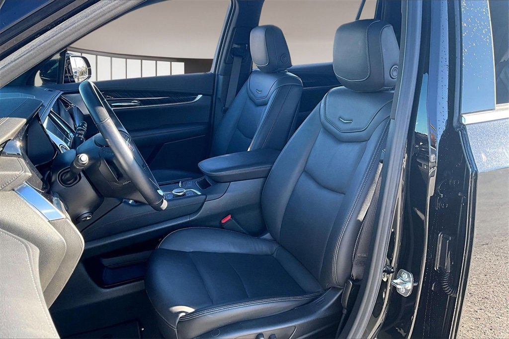Used 2025 Cadillac XT6 Premium Luxury image 25