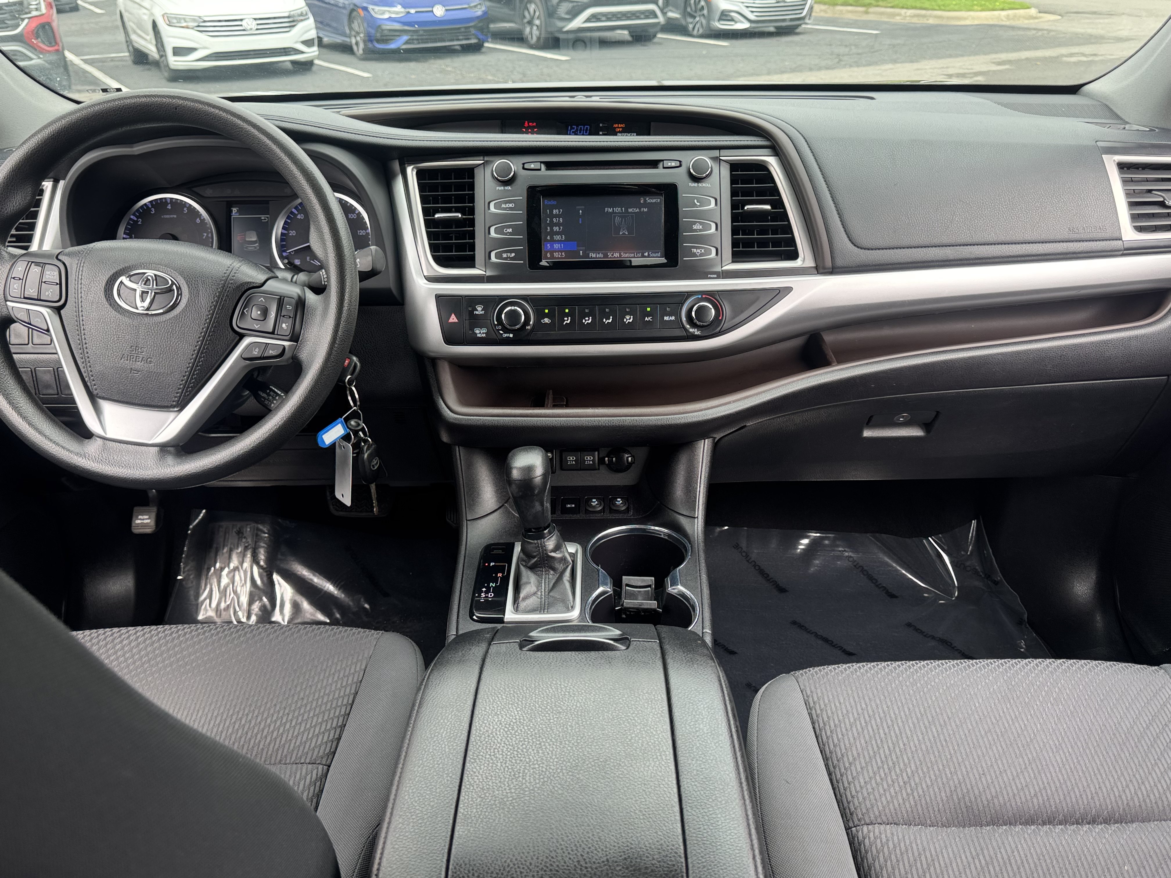 Used 2018 Toyota Highlander LE FWD image 18
