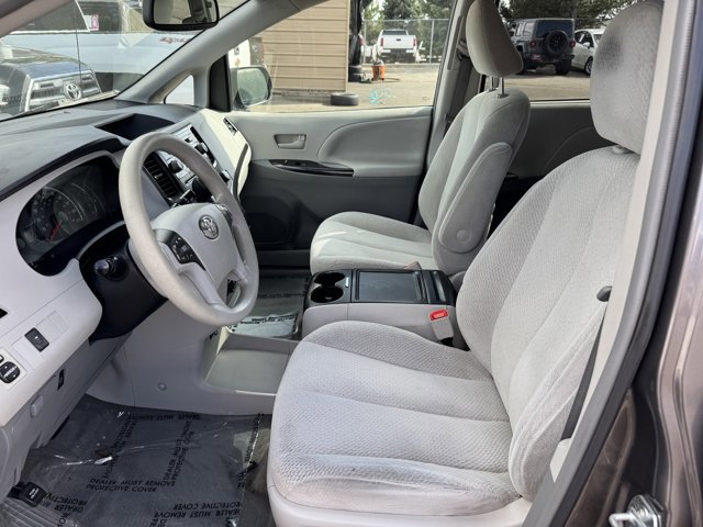 Used 2012 Toyota Sienna LE w/ Towing Pkg image 10
