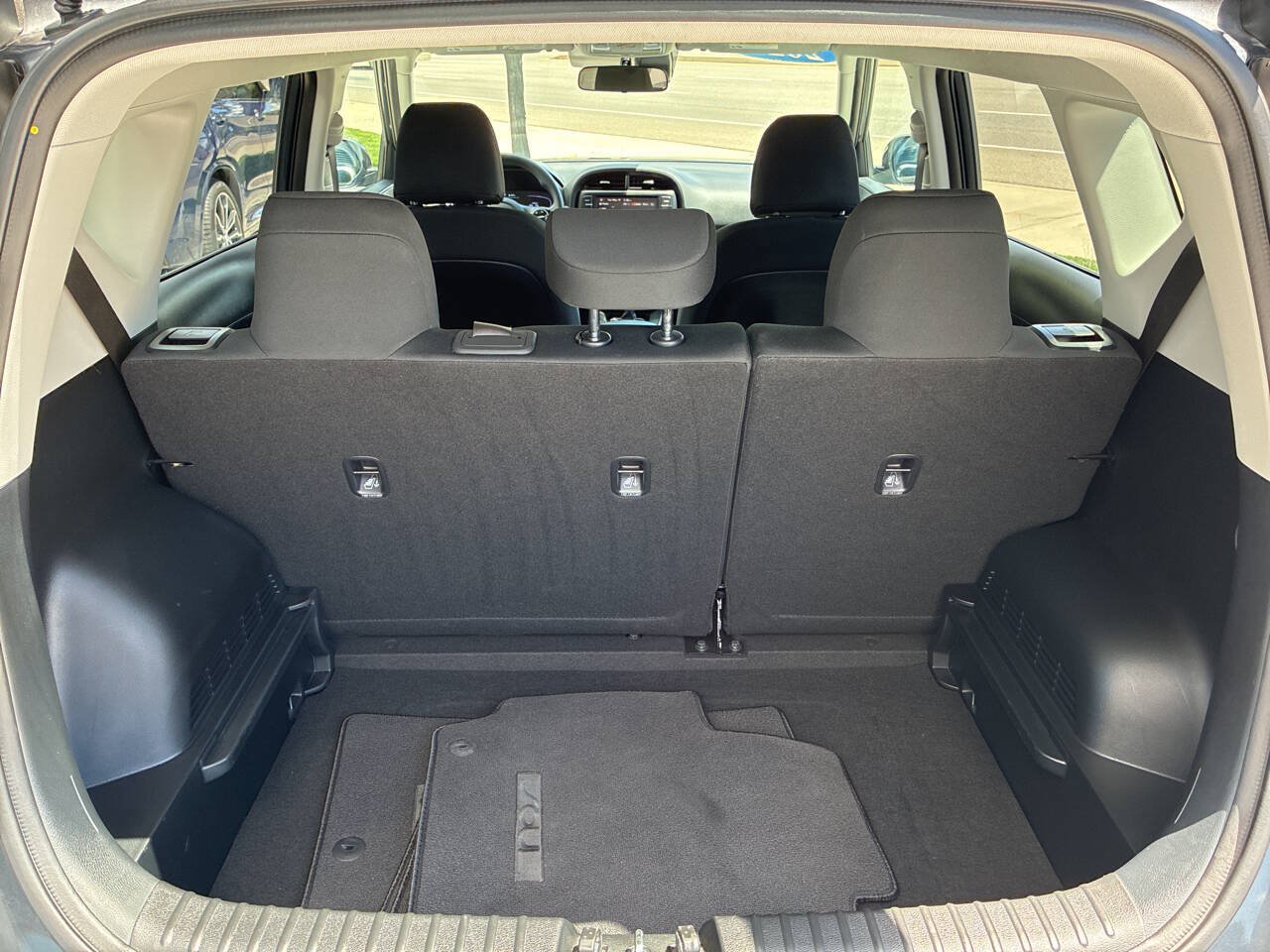 Used 2025 Kia Soul LX w/ LX Technology Package FWD image 11