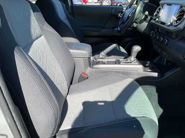 Used 2022 Toyota Tacoma TRD Off-Road w/ Technology Package image 18