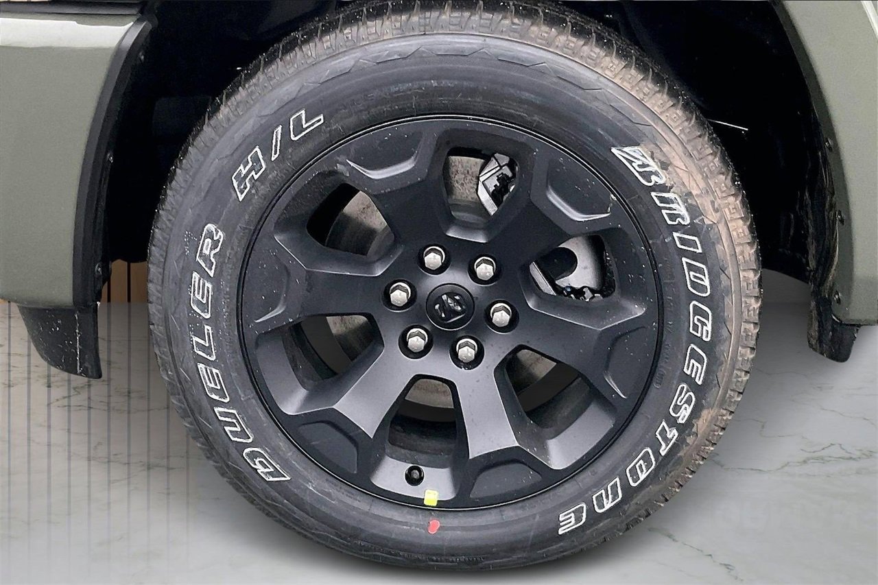 New 2026 RAM 1500 4x4 Crew Cab image 32