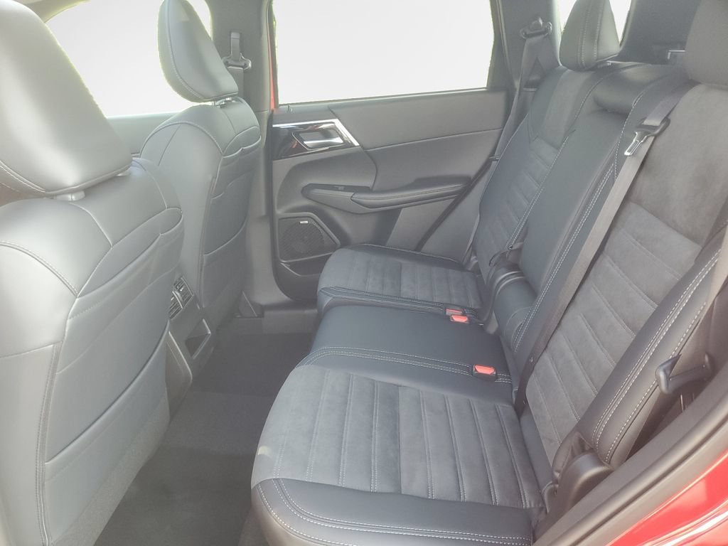 New 2026 Mitsubishi Outlander AWD image 24