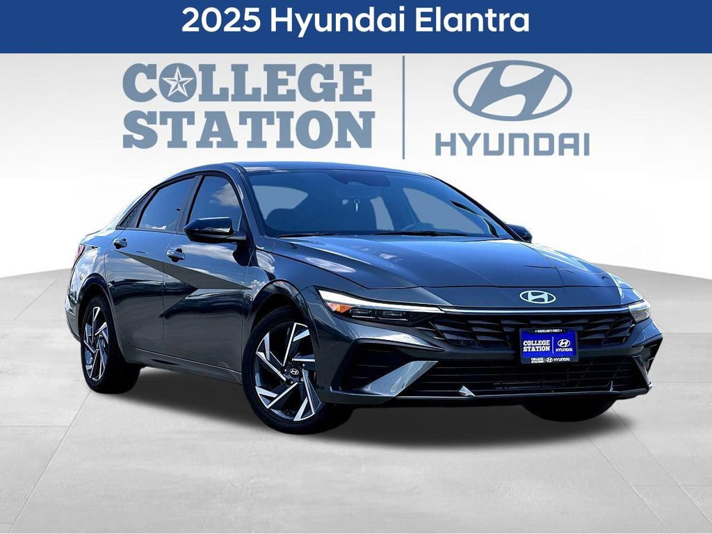 Used 2025 Hyundai Elantra Sport image 1