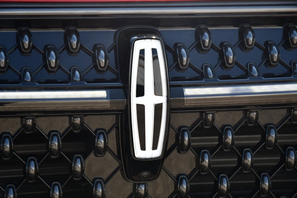 New 2025 Lincoln Nautilus Reserve w/ Jet Appearance Package image 37
