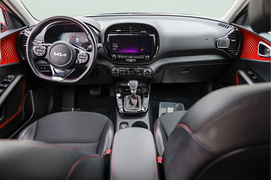 Used 2024 Kia Soul GT-Line w/ Option Group 020 FWD image 28