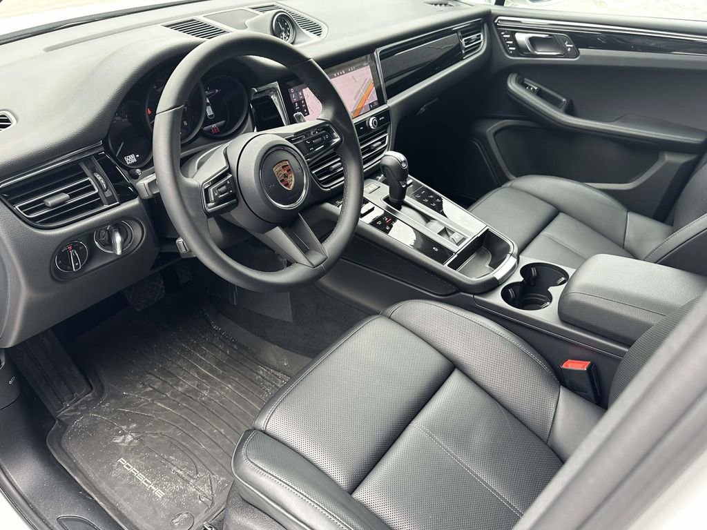 Certified 2026 Porsche Macan image 11