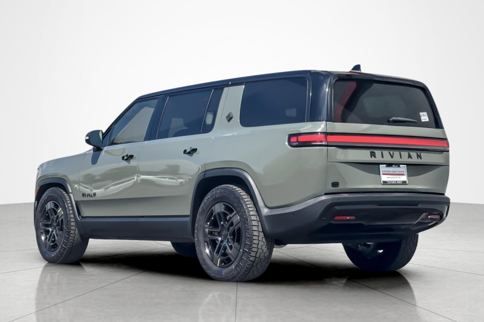 Used 2023 Rivian R1S Launch Edition image 3