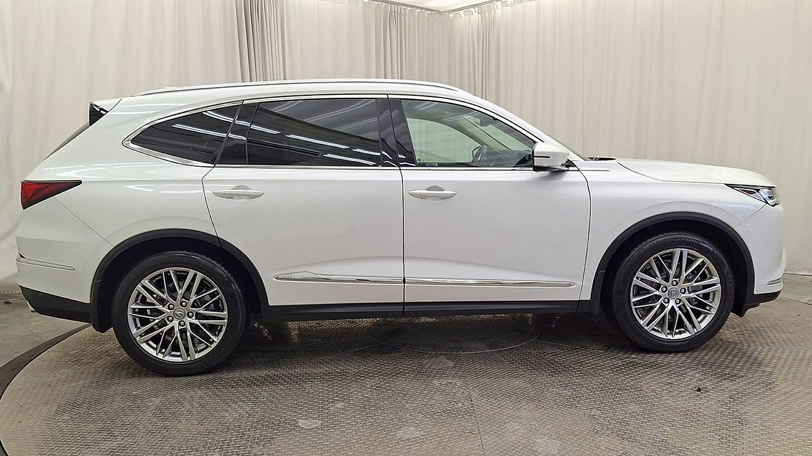 Used 2022 Acura MDX w/ Advance Package image 4