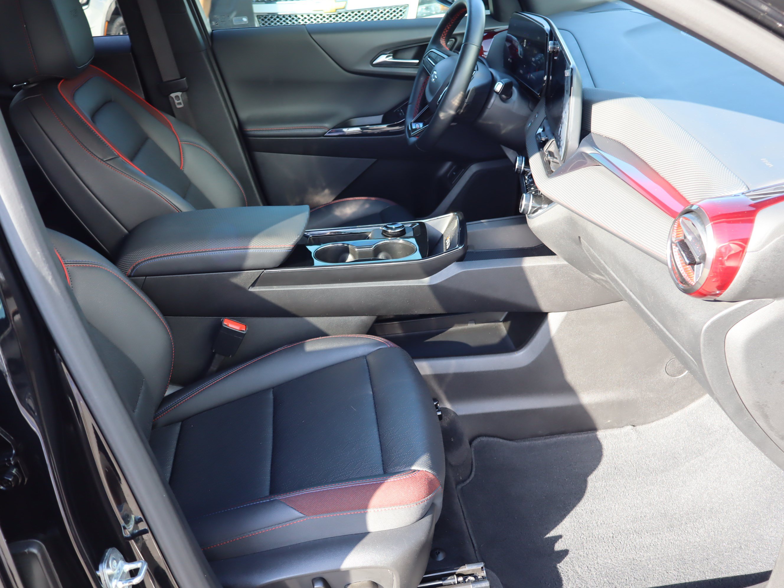 Used 2025 Chevrolet Equinox RS w/ Convenience Package III FWD image 38